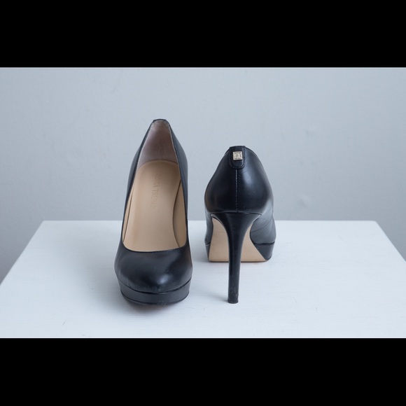 Ivanka Trump Shoes - GUC Ivanka Trump Kimo Platform Leather pump 6.5 M
